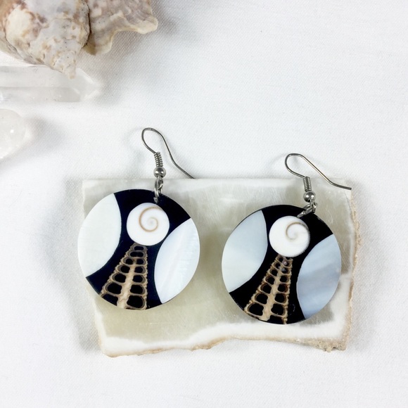 Round Shell Geometric Acrylic Earrings - Picture 3 of 4